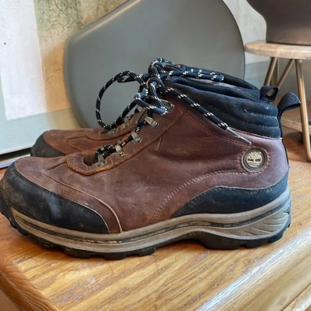 🧥 Timberland boys brown and black leather hiking boots 22913